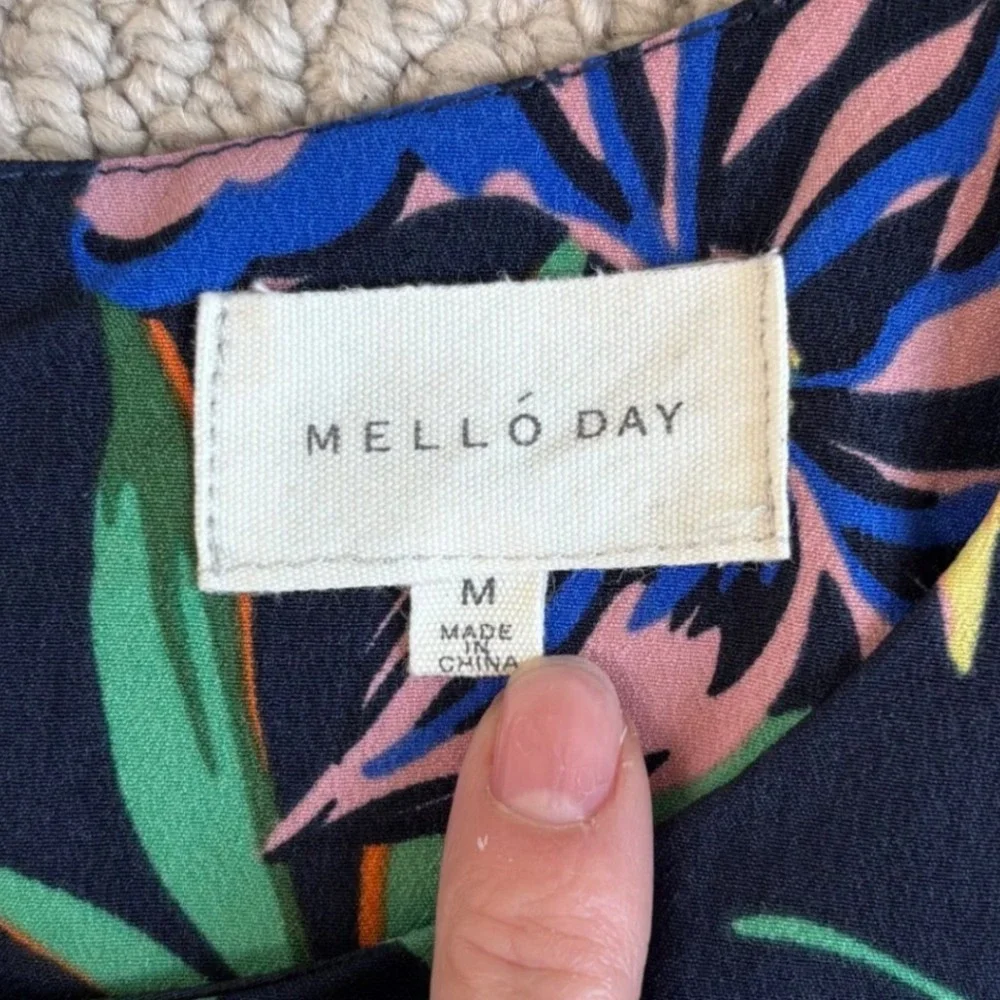 MELLO DAY Tropical Floral Print Blouse, Size Medium, Navy Blue Short Sleeve‎ Top - Picture 7 of 16
